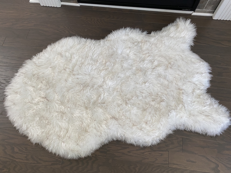 Puprug curvy white beds blends in good with your home decor